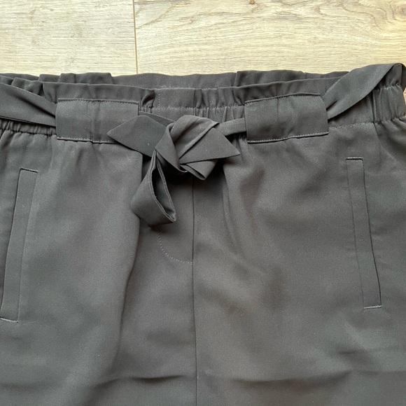 Black Above the Knee Mini Pencil Skirt - Picture 2 of 4